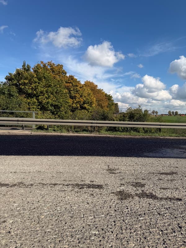 Deckenerneuerung A 7 Nersingen – Hittistetten: Bauphase 2: alte und neue Deckschicht