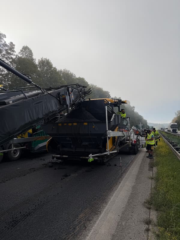 Deckenerneuerung A 7 Nersingen – Hittistetten: Bauphase 2: Beschicker und Fertiger