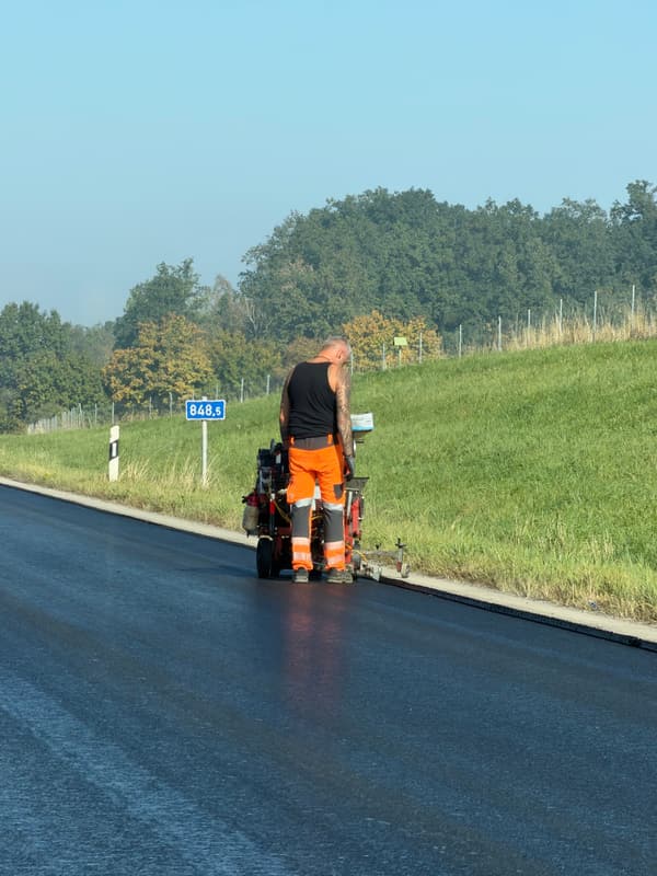 Deckenerneuerung A 7 Nersingen – Hittistetten: Bauphase 2: Bitumenkante