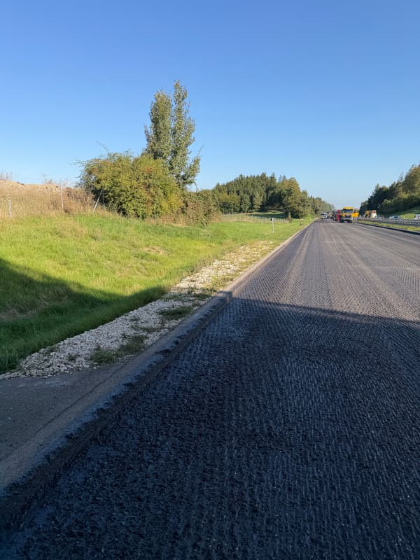 Deckenerneuerung A 7 Nersingen – Hittistetten: Gefräste Fahrbahn
