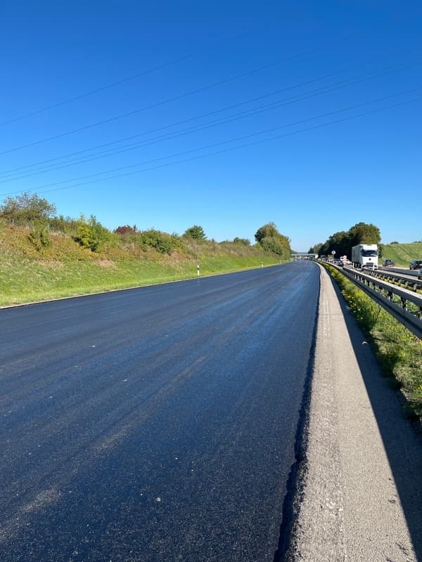 Deckenerneuerung A 7 Nersingen – Hittistetten: Neue Deckschicht