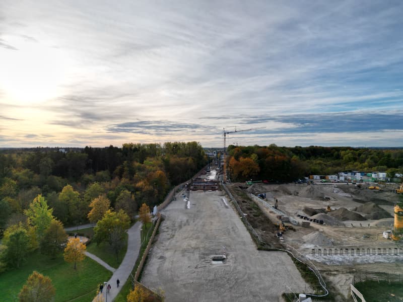 U-Bahn-Verlängerung U6 nach Martinsried: Trasse im Abendlicht, November 2023